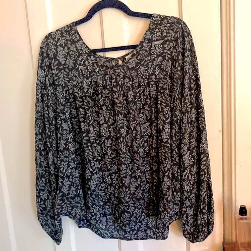 Old Navy Blue and white lightweight, airy top - L